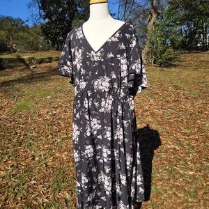 BloomChic Black Floral Maxi Dress Flutter Sleeves Size 22/24